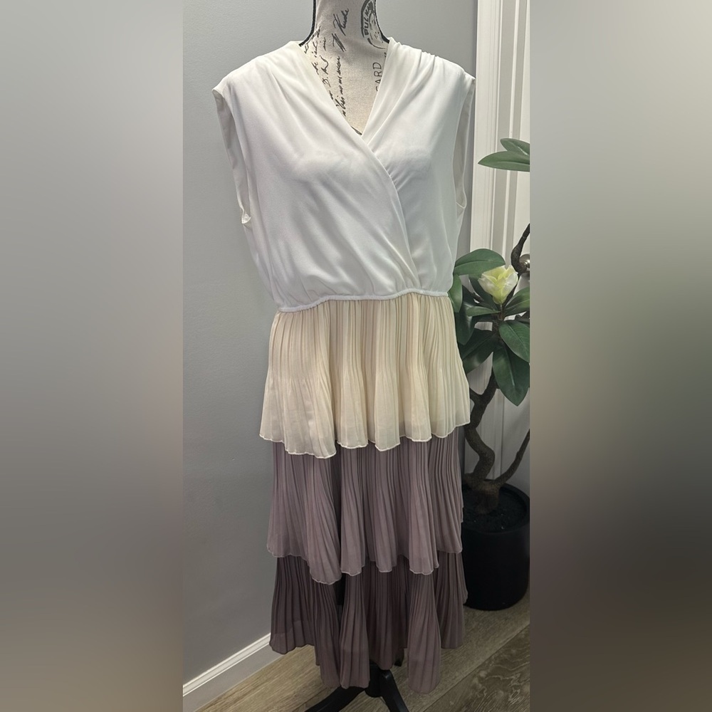 π΄β¨Tiered Colorblock Ruffle Dress β Size XL π΄β¨ - Picture 3 of 16